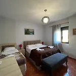 Bujtina Shqiptare Hotel *